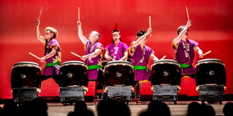 Prelekcja i pokaz gry na bębnach japońskich